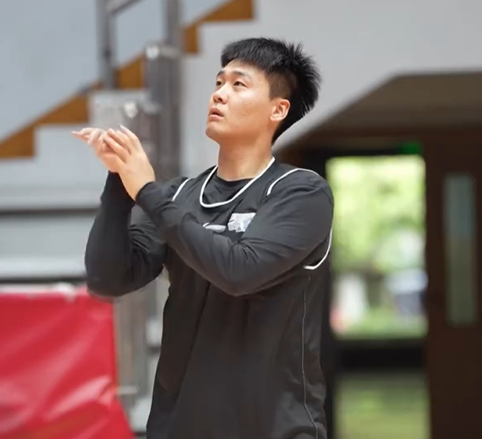 九游游戏-备战浙江！赵睿投篮精准，周琦改罚球手势，许利民重提防守问题！|浙江队|浙江男篮|比赛|北京男篮_新浪体育_新浪新闻